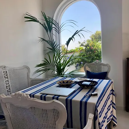 Azzurra Capri